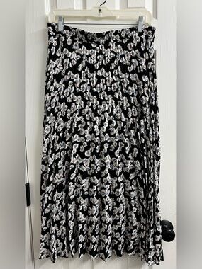 Max Studio Black Floral Pleated Maxi Skirt Sz Med Boho